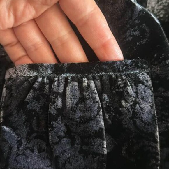 Tahari velvet blazer - Picture 3 of 5